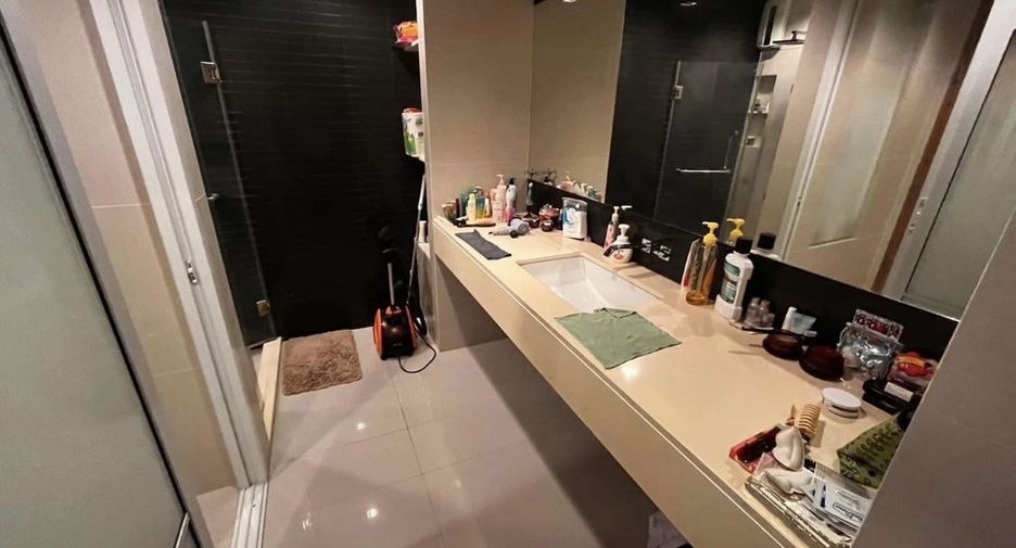 For sale 1 bed condo in Huai Khwang, Bangkok