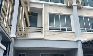 For rent 3 bedrooms townhouse in Pak Kret, Nonthaburi