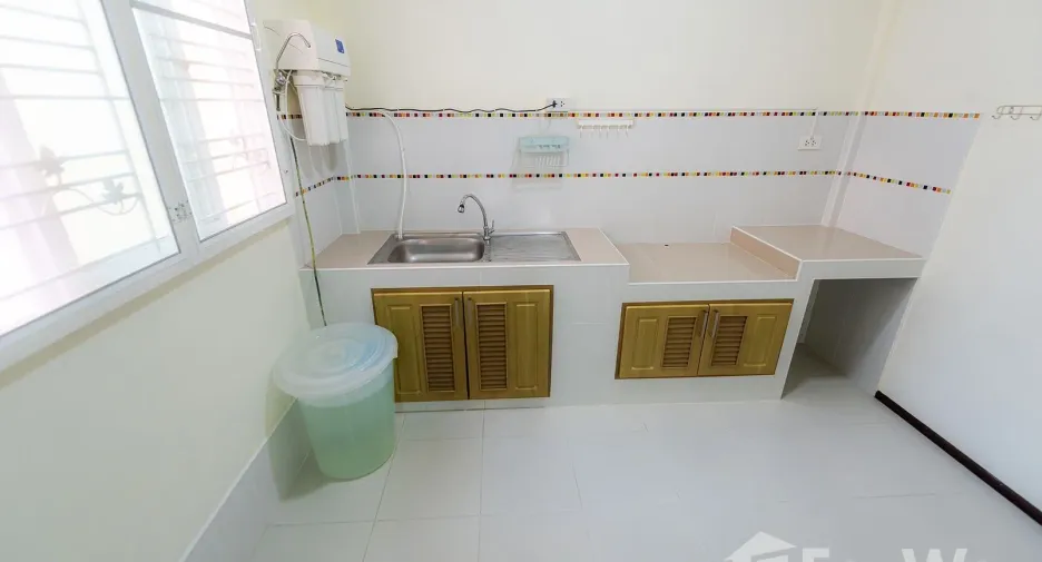 Reihenhaus zum Kauf mit 3 Zimmer in Ban Phaeo, Samut Sakhon