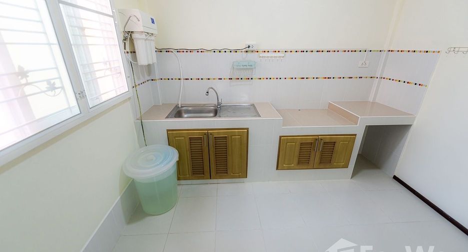 Casa adosada en venta de 3 habitaciones en Ban Phaeo, Samut Sakhon