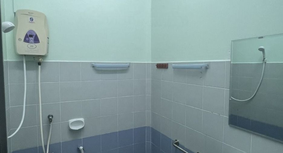 For sale 2 bedrooms townhouse in Mueang Phitsanulok, Phitsanulok