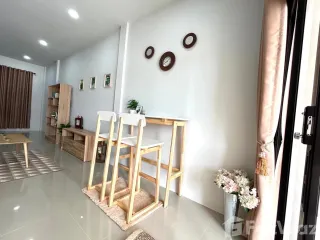 À vendre 1 chambre maison de ville à Nikhom Phatthana, Rayong