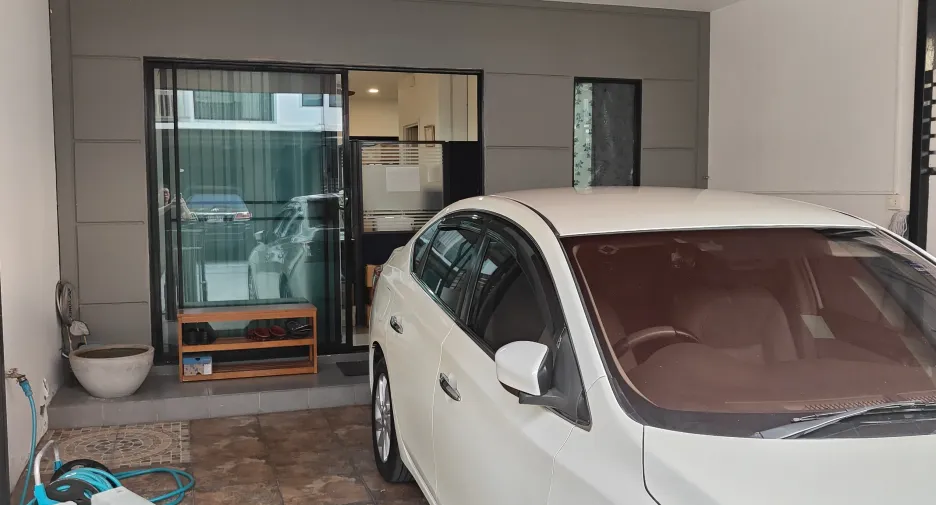 For sale 3 ベッドルーム townhouse in Saphan Sung, Bangkok