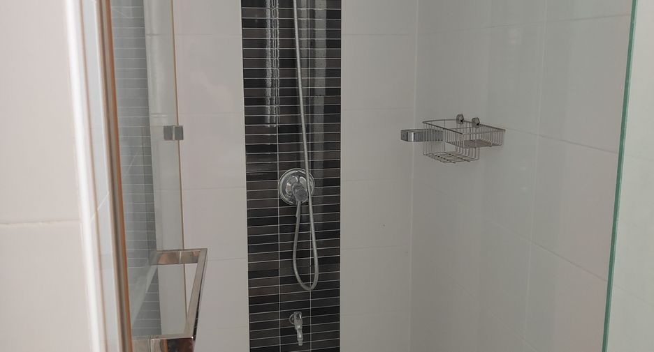 For sale 3 ベッドルーム townhouse in Saphan Sung, Bangkok