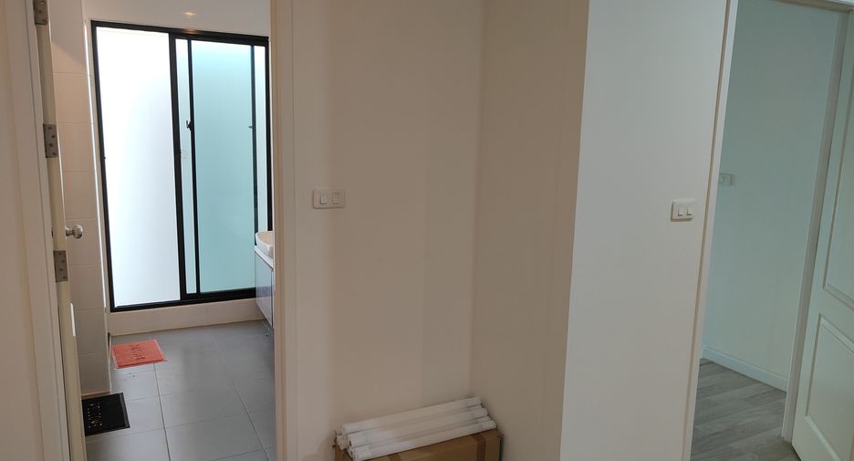 For sale 3 ベッドルーム townhouse in Saphan Sung, Bangkok