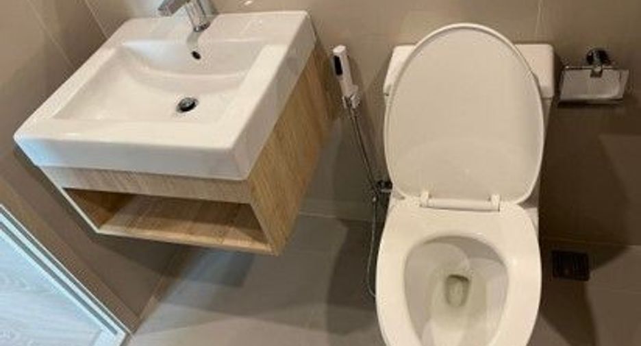 For sale 2 ベッドルーム condo in Bang Na, Bangkok