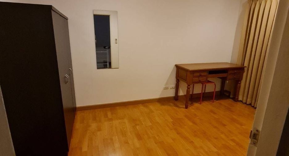 For sale 3 bedrooms townhouse in Prawet, Bangkok