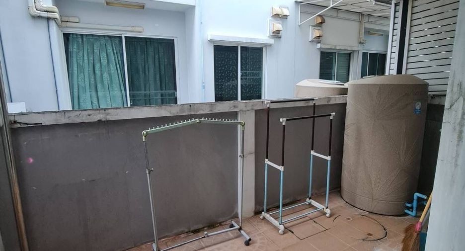For sale 3 bedrooms townhouse in Prawet, Bangkok