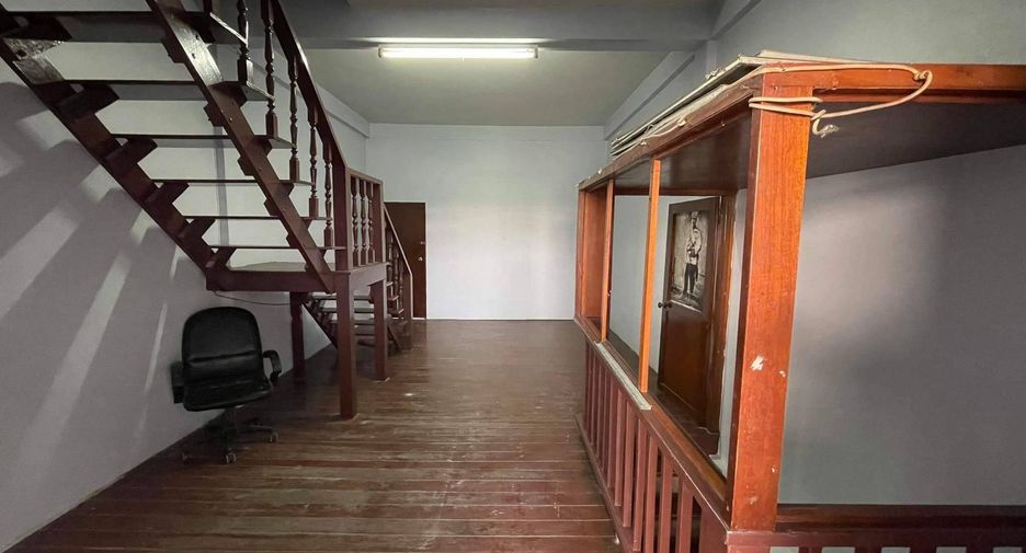 For rent 4 bedrooms townhouse in Mueang Chon Buri, Chonburi