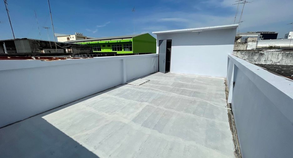 For rent 4 bedrooms townhouse in Mueang Chon Buri, Chonburi