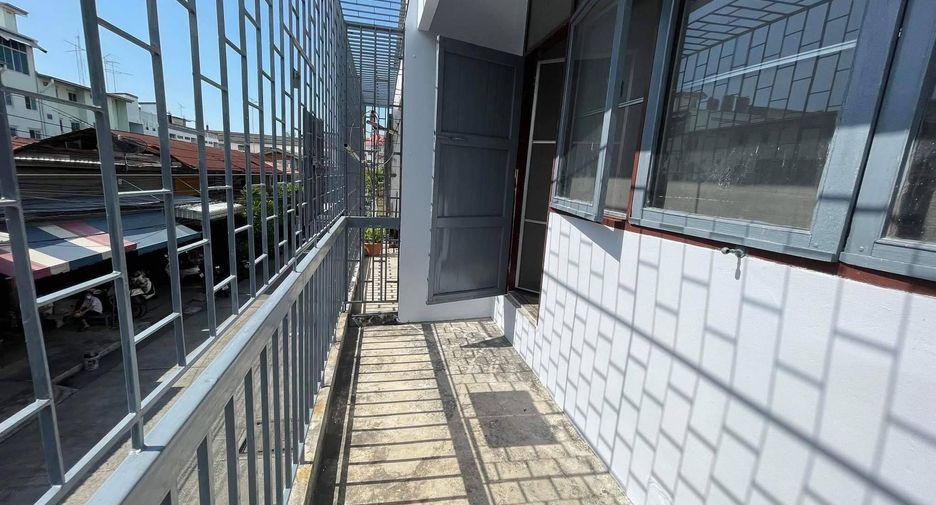 For rent 4 bedrooms townhouse in Mueang Chon Buri, Chonburi