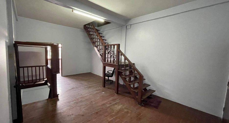 For rent 4 bedrooms townhouse in Mueang Chon Buri, Chonburi
