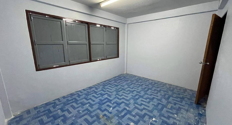 For rent 4 bedrooms townhouse in Mueang Chon Buri, Chonburi