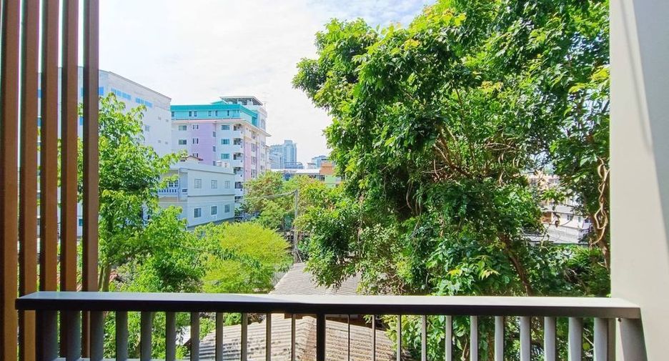 For sale 1 bed condo in Huai Khwang, Bangkok