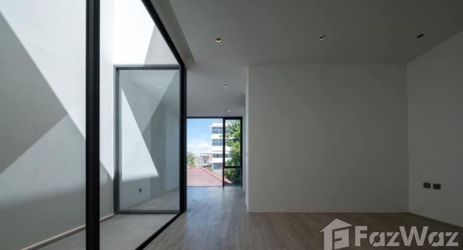 For sale 4 bedrooms house in Chatuchak, Bangkok