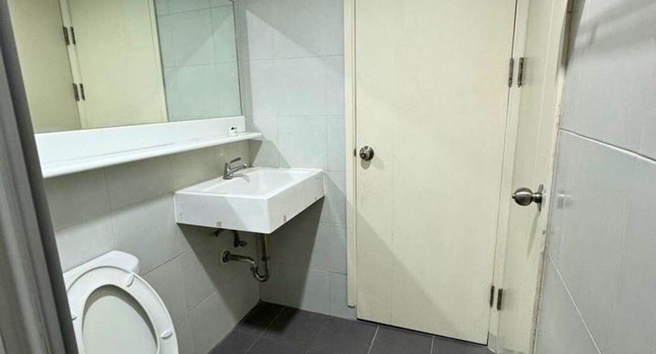 For sale 2 bedrooms condo in Khlong Toei, Bangkok