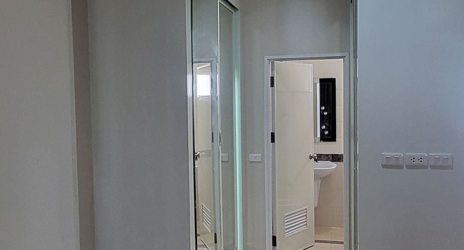 For sale 5 bedrooms townhouse in Bueng Kum, Bangkok