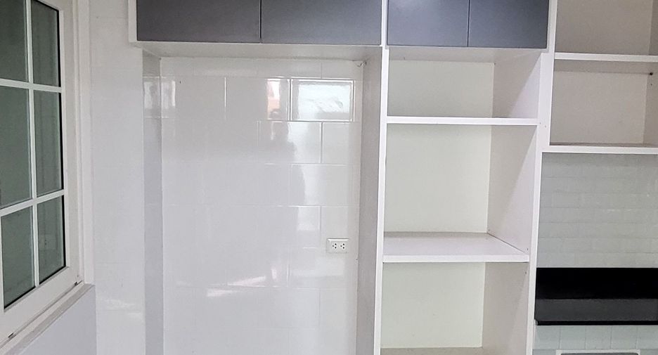 For sale 5 bedrooms townhouse in Bueng Kum, Bangkok