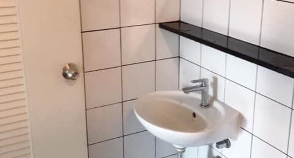 For sale 2 bedrooms condo in Mueang Samut Prakan, Samut Prakan