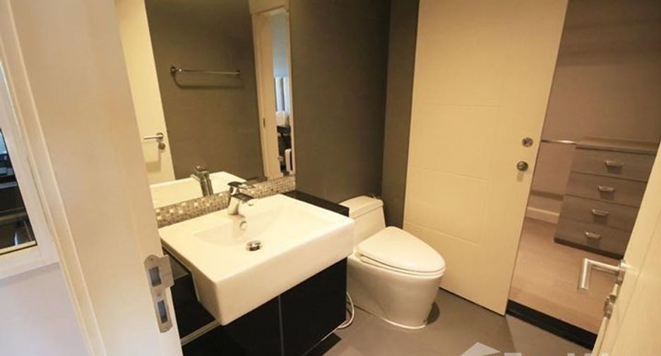 For sale 1 bed condo in Khlong Toei, Bangkok