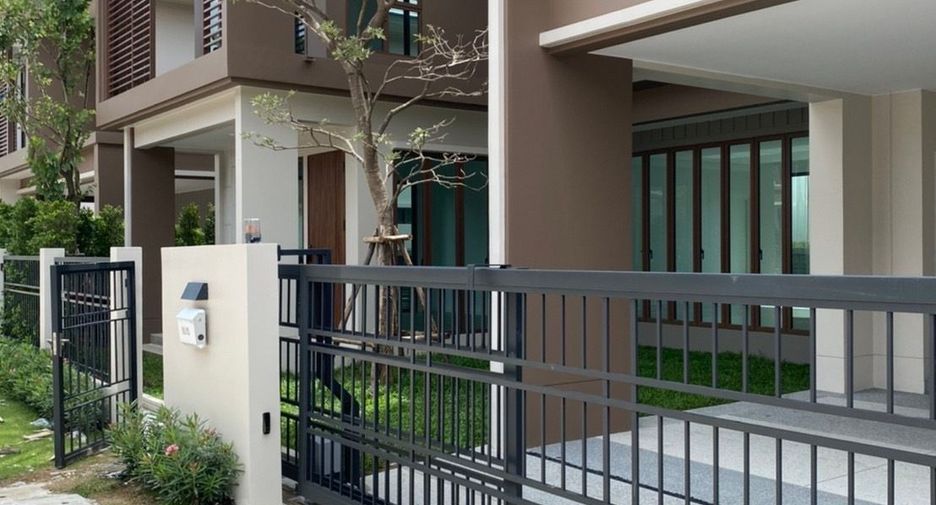 For sale 5 bedrooms house in Bang Kapi, Bangkok
