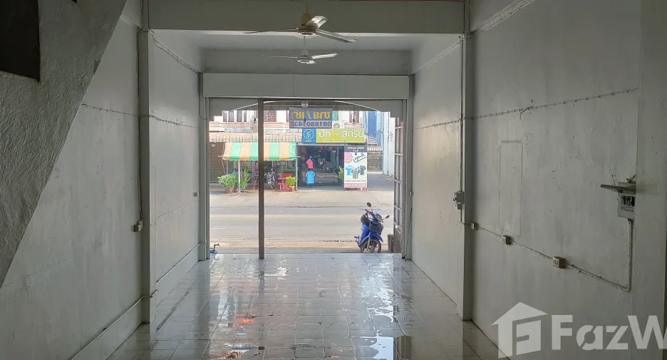 For sale 6 bedrooms retail Space in Mueang Uttaradit, Uttaradit