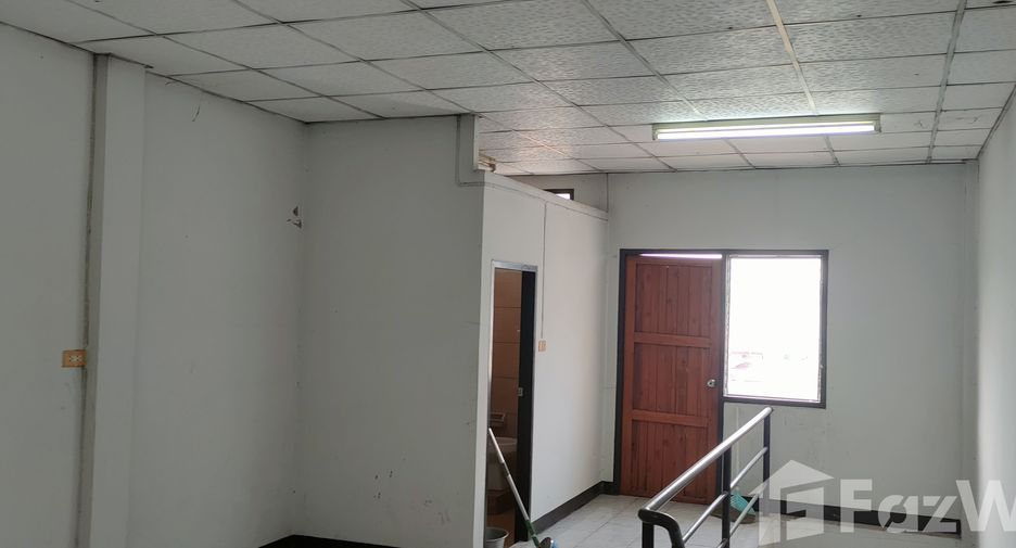 For sale 6 bedrooms retail Space in Mueang Uttaradit, Uttaradit