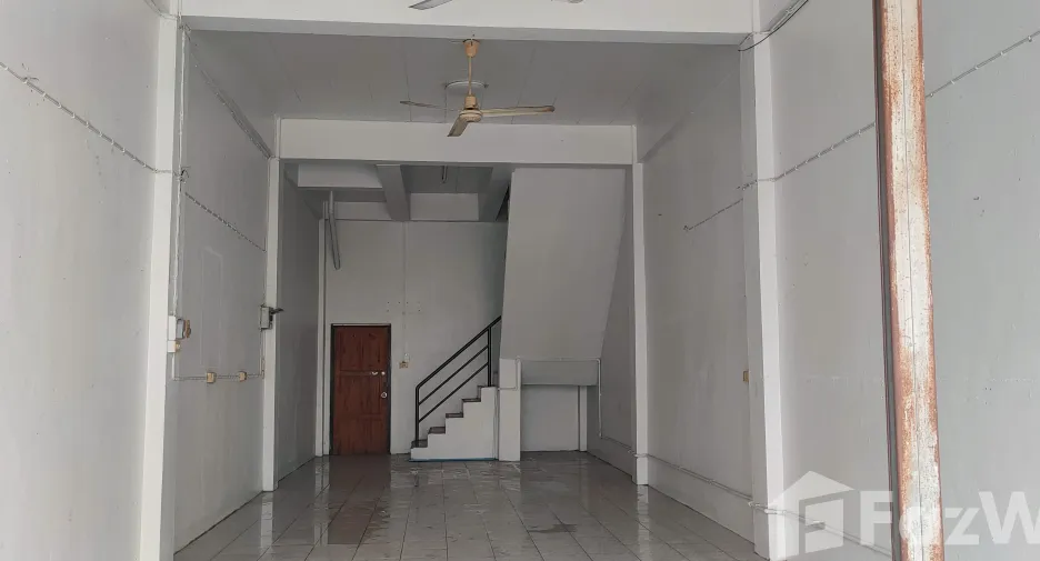 For sale 6 bedrooms retail Space in Mueang Uttaradit, Uttaradit