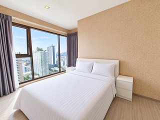 For sale 2 bedrooms condo in Huai Khwang, Bangkok