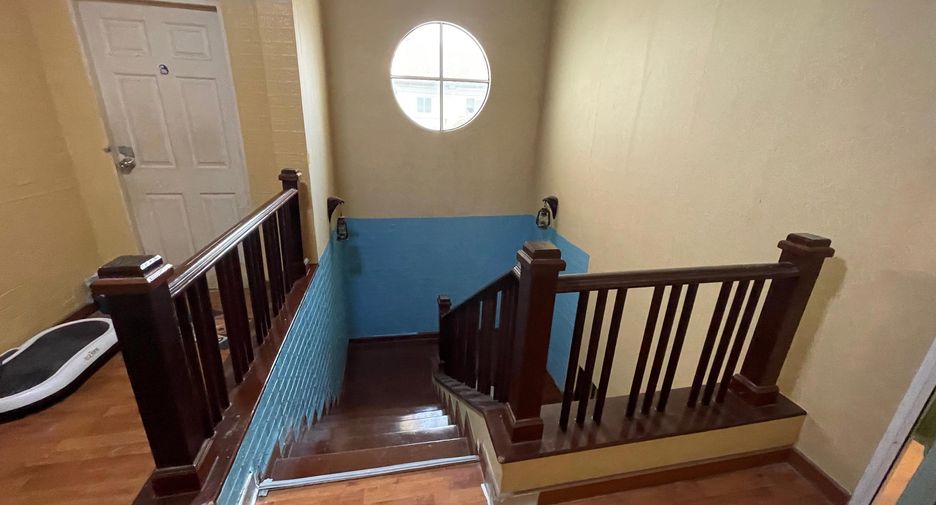 For sale 7 bedrooms house in Mueang Samut Sakhon, Samut Sakhon