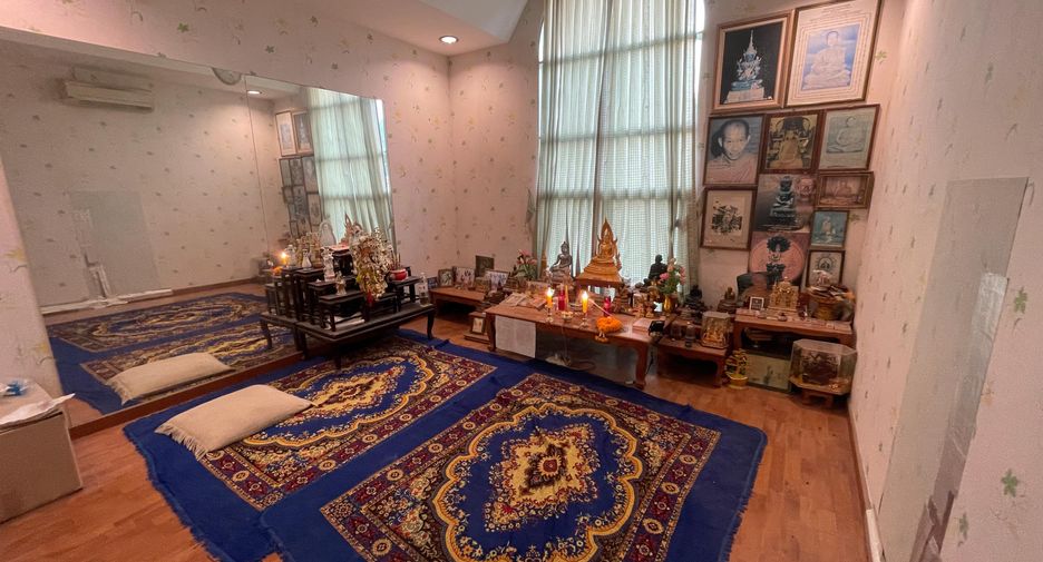 For sale 7 bedrooms house in Mueang Samut Sakhon, Samut Sakhon