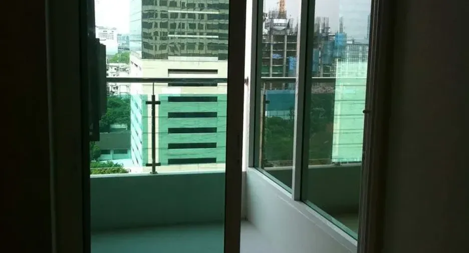 For sale 1 bed condo in Watthana, Bangkok