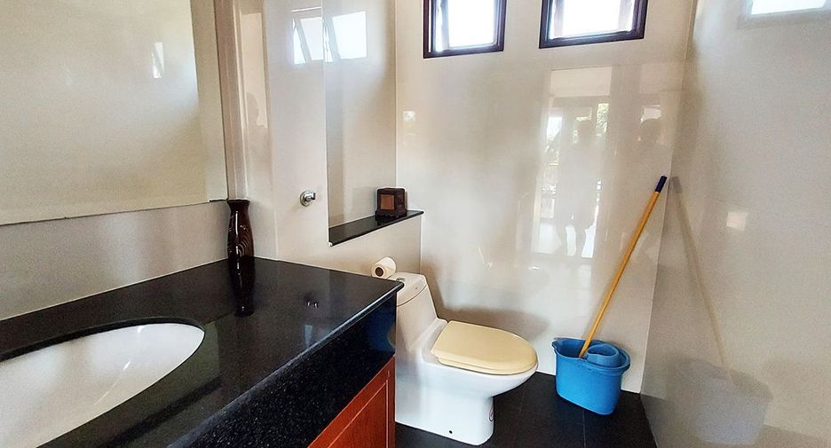 For sale 4 ベッドルーム villa in Klaeng, Rayong