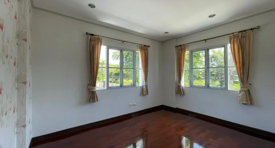 For sale 4 bedrooms house in Bang Khun Thian, Bangkok