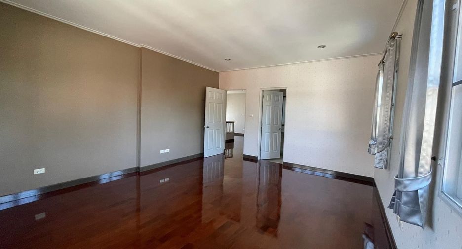 For sale 4 bedrooms house in Bang Khun Thian, Bangkok