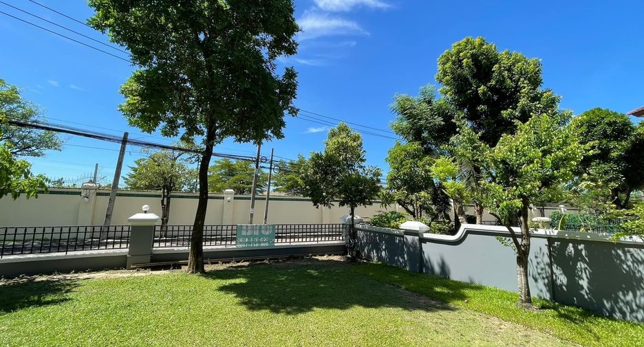 For sale 4 bedrooms house in Bang Khun Thian, Bangkok