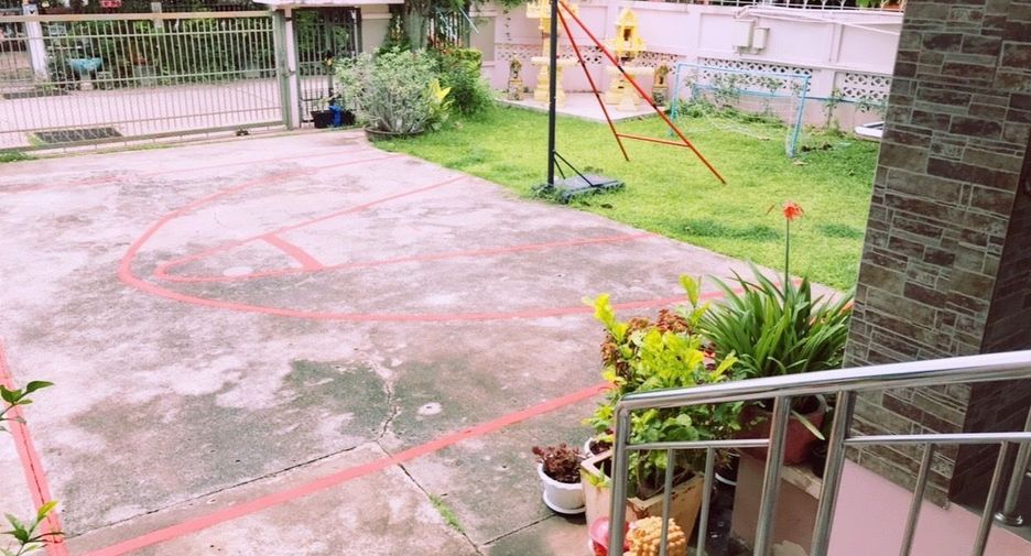 À vendre 4 chambres maison à Mueang Surin, Surin
