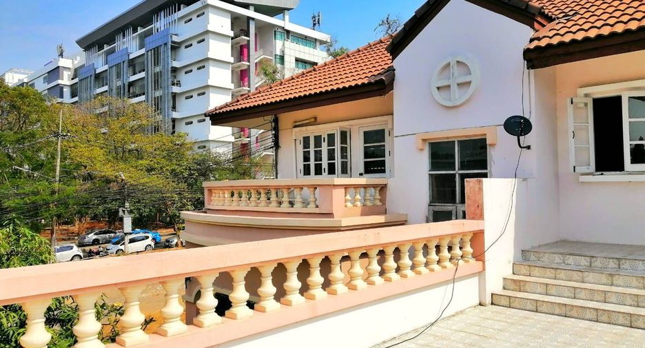 For rent 7 bedrooms house in Mueang Pathum Thani, Pathum Thani