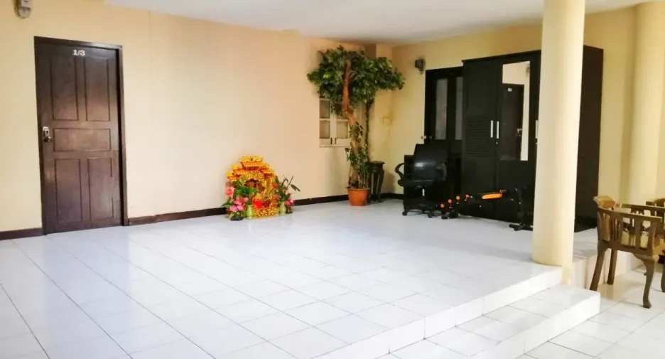 For rent 7 bedrooms house in Mueang Pathum Thani, Pathum Thani