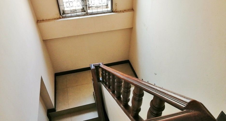 For rent 7 bedrooms house in Mueang Pathum Thani, Pathum Thani
