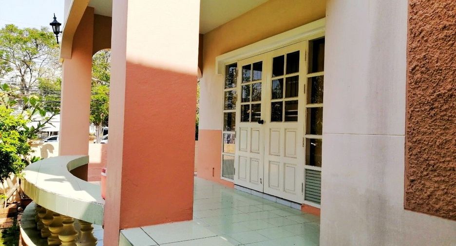 For rent 7 bedrooms house in Mueang Pathum Thani, Pathum Thani
