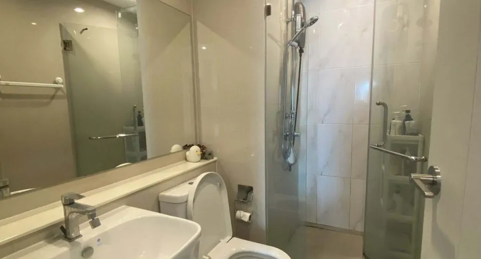For sale 2 bedrooms condo in Mueang Samut Prakan, Samut Prakan