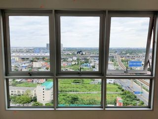 For sale 1 bed condo in Mueang Samut Prakan, Samut Prakan