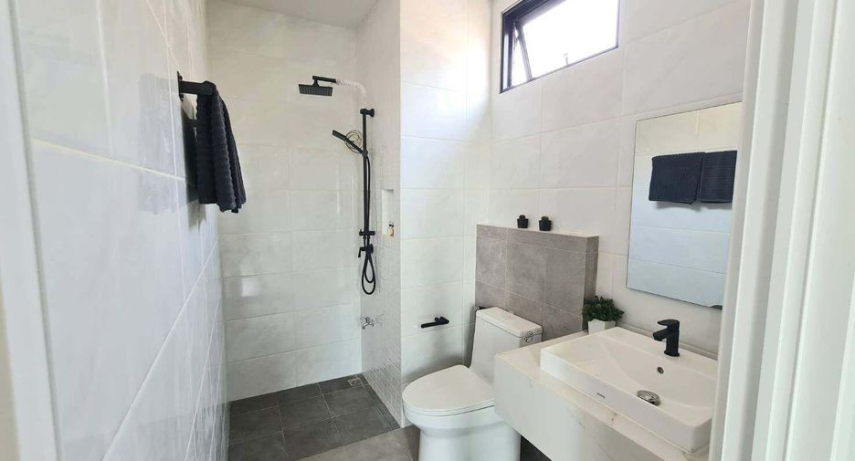 For sale 4 bedrooms house in Mueang Nakhon Sawan, Nakhon Sawan