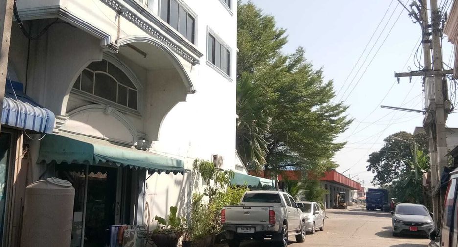 Local comercial en venta de 6 habitaciones en Kamphaeng Saen, Nakhon Pathom