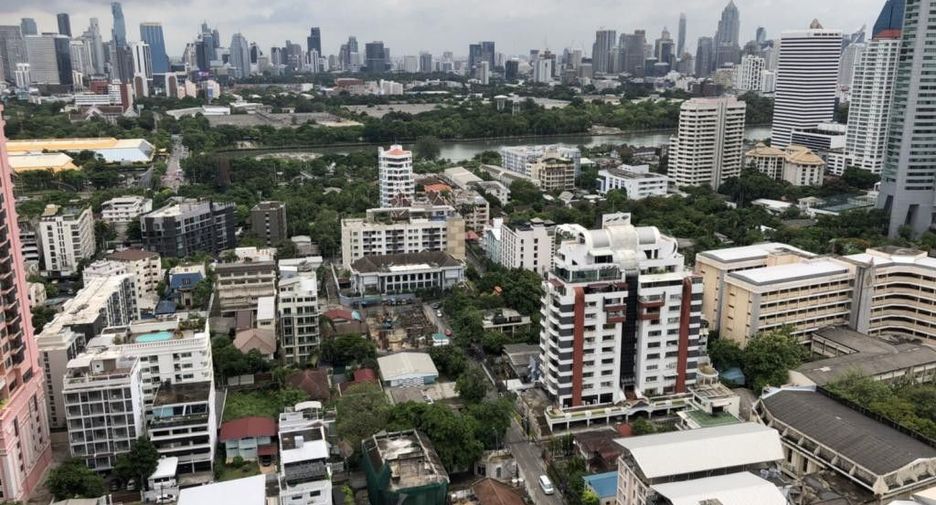 For sale 1 bed condo in Khlong Toei, Bangkok
