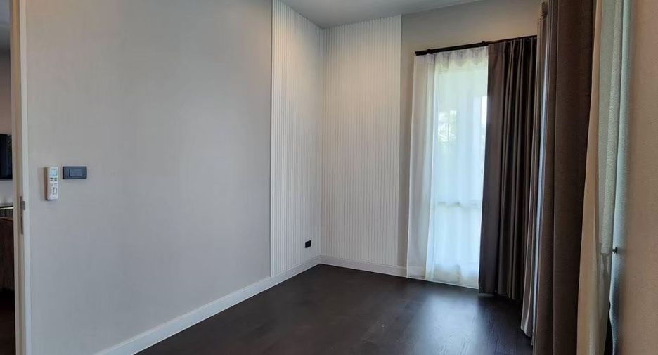 For sale 5 bedrooms house in Bang Kapi, Bangkok
