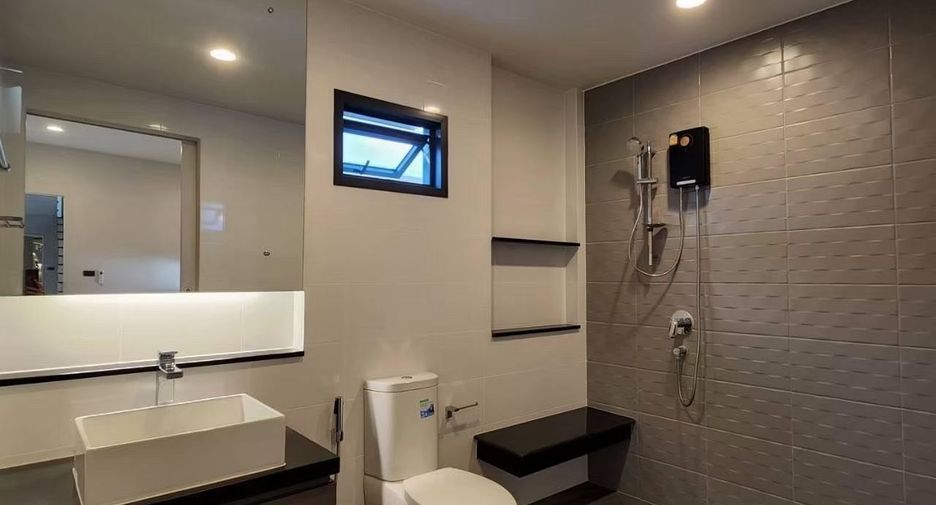For sale 5 bedrooms house in Bang Kapi, Bangkok