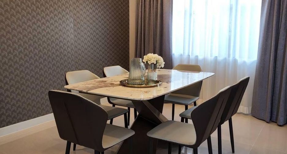 For sale 5 bedrooms house in Bang Kapi, Bangkok