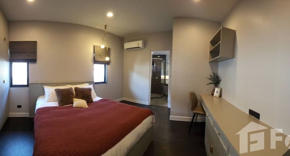 For sale 5 bedrooms house in Bang Kapi, Bangkok